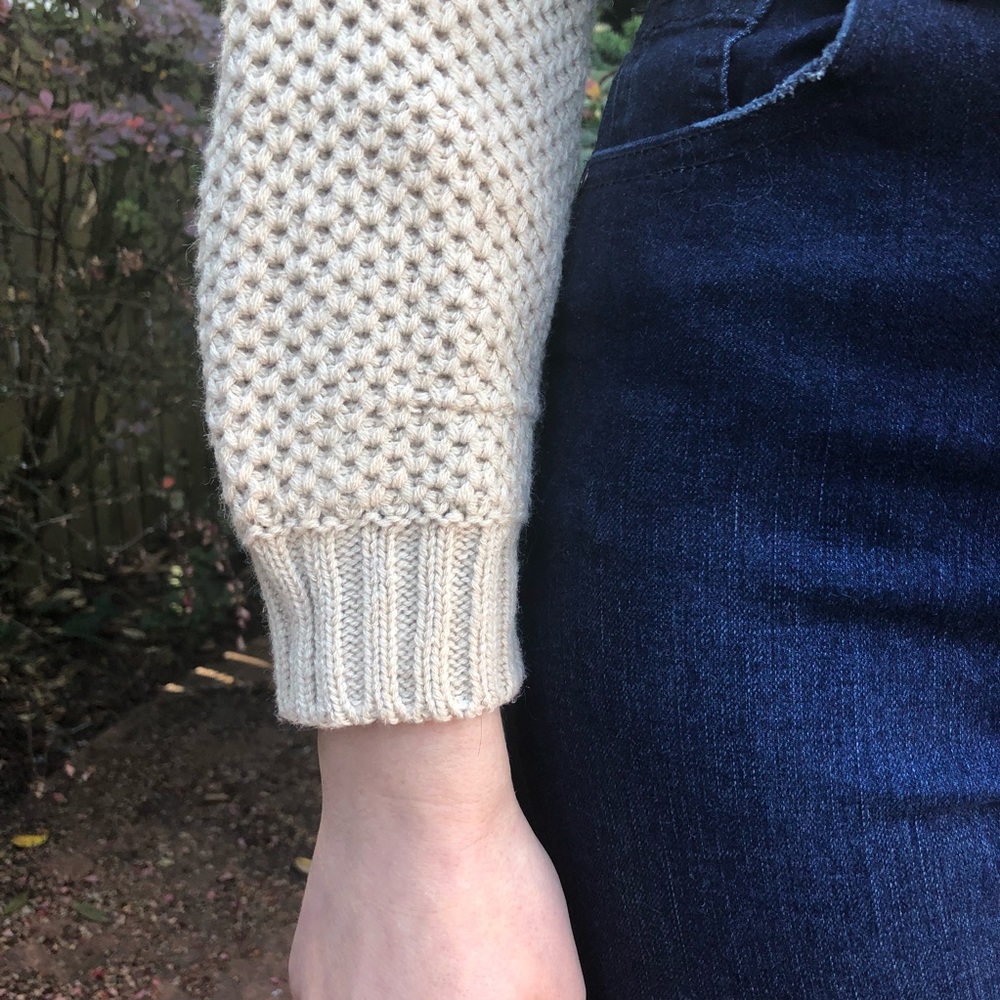 Cropped cable-knit sweater - Picture 3 of 7